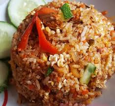 Panaskan minyak, tumis bawang putih yang telah diketuk bersama cili boh sehingga naik bau. Resepi Nasi Goreng Kampung Kedai Siam Resepimee Junotee Com