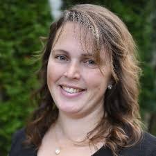 Amber Fahey's Instagram, Twitter & Facebook