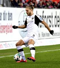 Auf instagram überraschte rúrik gíslason, der 2020 seine aktive fußballkarriere beendete, vor wenigen wochen mit der nachricht, er werde an let's dance teilnehmen. Sport Kurier Mannheim Neuzugang Gislason Fuhlt Sich In Sandhausen Sehr Wohl Das Vertrauen Des Trainers Ist Sehr Wichtig