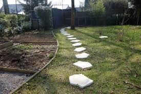 Comment Poser Des Pas Japonais Sur Du Gazon Pas Japonais Amenager Petit Jardin Jardin Contemporain