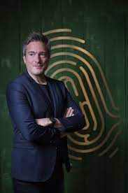 Hoe ging hij te werk tijdens het seizoen, hoe heeft hij het programma zien veranderen en of'ie ook de nederlandse mol goed wist. Interview Gilles De Coster Over De Mol Het Ongeduld Van D Gazet Van Antwerpen Mobile