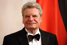 Here's an interview by joachim who is also the creator of positivity. Wer Ist Eigentlich Joachim Gauck Geolino
