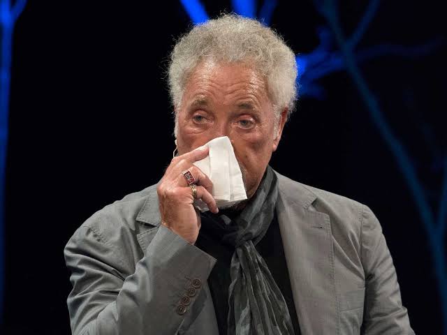 Tom Jones says his late wife was 'the most important thing' in his life during emotional Hay Festival appearance | The Independent | The Independent