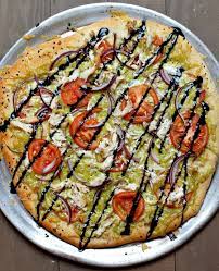 The Pesto Gouda Cheese Is The Star Of The Show With Garlic Shredded Chicken Fresh Tomatoes And Red Onion Drizzled With Pesto Chicken Eat Pizza Recipes