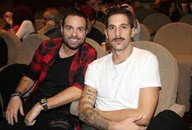 Ο ηλίας βρεττός υποστήριξε ότι έζησε ένα θαύμα γιατί κατάφερε να βγει ζωντανός από το τροχαίο που είχε, ενώ αποκάλυψε πώς κατάφερε να πάρει το πτυχίο της ασοεε, μετά από 17 χρόνια. Deite Gia Prwth Fora Ton Omorfo Aderfo Toy Hlia Brettoy I Love Style