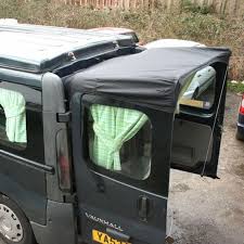 Auvent De Portes De Arriere Pour Vivaro Trafic Noir Totalement Etanche Detourne L Eau De Pluie Vers Les Co Auvent De Porte Auvent Fourgon Interieur Camion