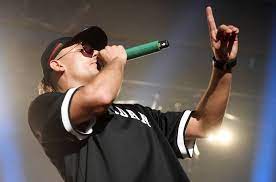 Browse millions of popular capital bra wallpapers and ringtones on zedge and personalize your phone to suit you. Rapper Capital Bra Adds Another No 1 Album To Go With All Time Streaming Record In Germany Billboard
