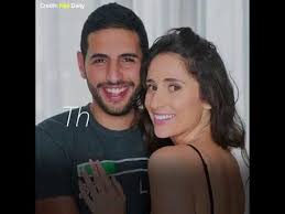 Like nas daily on facebook! Story Of One Minute Vlogger Nuseir Yassin Nas Daily Youtube