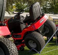 Tracteurs de jardin, tracteurs de pelouse, et accessoires. Promotion Tondeuse Assise Occasion Comparatif