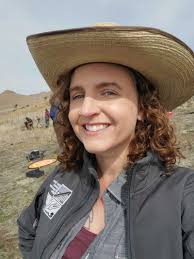 Elizabeth Hora's Instagram, Twitter & Facebook