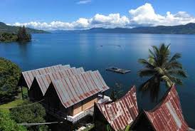 Dinamakan sesuai nama ratu victoria, danau ini dialiri oleh air dari sungai kagera. 10 Wisata Danau Terbesar Di Indonesia Tokopedia Blog
