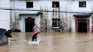 Plusieurs bourgs de poyang ont été frappés par des inondations à cause de fortes pluies continues. Des Inondations Font Plus De 100 Morts En Chine Wuhan Menacee Rts Ch Monde