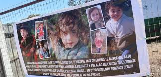 Desde las 12:30 de este sábado se espera que inicie la audiencia de control de detención de jorge escobar, tío de tomás bravo, quien es sindicado como el posible homicidio del niño de tres años cuyo cuerpo fue encontrado ayer en arauco. 0glfc6ppb Nt8m