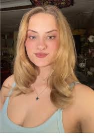 Daisy Starr's Instagram, Twitter & Facebook