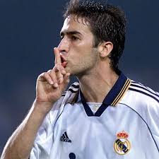 Iñaki Peña sitting off isolated to the side in a recent team meeting 😞  Hansi Flick recently chose Wojciech Szczęsny as his No. 1 goalkeeper,  moving Peña over.