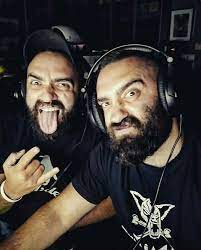 Ναι, αύριο, 18 ιουνίου έχουμε live stream με σάκη, στρατούλη, αναστάση, τριγκάκη, τούμαν και…τζένη! Unboxholics Family Oti Kalytero To X8esino Livestream Uhfamily Facebook