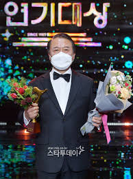 Sbs '스토브리그' 조연배우들이 '2020 sbs 연기대상' 단체 부문 조연상을 차지했다. 3gumo2djv Fjgm