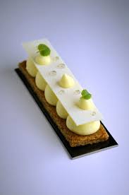 Paris Vaut Bien Mieux Qu Une Simple Tarte Patisserie Desserts A L Assiette Dessert Gastronomique