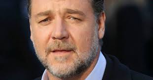 A f#m eblouie par la nuit, d e à coups de lumières mortelles a f#m à shooter les canettes. Video Russell Crowe Ecoute Zaz Eblouie Par La Nuit Quand Il Marche En Montagne Le Huffpost