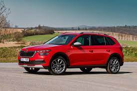 Cei care preferă să conducă dinamic, vor aprecia setările sport ale șasiului și amortizoarele ajustabile. Video Prasentation Der Neue Skoda Kamiq Scoutline Skoda Storyboard