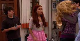 Catarina cat valentine is one of the main characters in the nickelodeon sitcom victorious and a lead character in sam & cat. Nickelodeon Sam Puckett Robbie Shapiro Gif Find On Gifer
