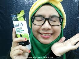 Setiap wanita tentu ingin memiliki wajah yang cerah, tidak kusam, dan tidak muncul banyak kerutan. St Ives Blackhead Clearing Green Tea Scrub Membantu Mengatasi Masalah Blackhead Di Wajah Ana Suhana