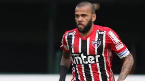 ( juazeiro, bahia, brasil, 6 de maio de 1983),atleta profissional! Com R 580 Milhoes Em Dividas Sao Paulo Busca Recursos Para Manter Meia Daniel Alves Jornal Da Manha 49 Anos