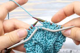 First i go over how to knit one simple cable and change the cable's direction using a cable needle. Cable Stitch How To Knit A Cable For Beginners Big Pictures Video