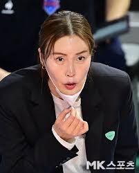 21.11.2021 · 우선은 현재 코치 중 최선임인 김사니 코치가 감독대행을 맡아 팀을 이끌 계획이라고 말했다. I8qtykvavzib0m