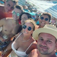 Mykonos was a dream. 🤩 Literally couldn't have been with a better group.  ❤️ #friendswhoarefamily #allineeeed #mykonos #greece