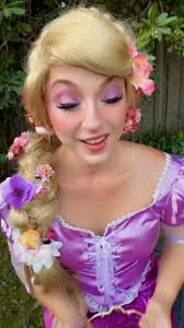 My very first time singing as Snow! ❤️Ariel: @payton.nicole.rose Snow:  @princess.megan.ashley #ariel #snowwhite #sing #disneyprincess  #princessparty #partyprincess #thelittlemermaid #disney #disneymusic  #singer #song #songbird