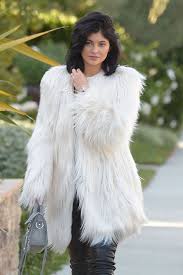 Black And White Spotted Faux Fur Coat Kylie Jenner Shows How To Rock The Faux Fur Look Kylie Jenner Style Fashion Jenner Style