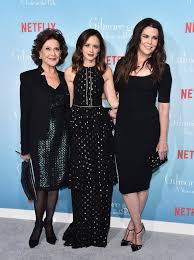 Gilmore Girls A Year In The Life Watch Online Alexis Bledel Photos Photos Premiere Of Netflix S Gilmore Girls A Year In Rhe Life Arrivals Gilmore Girls Gilmore Girls Revival Gilmore Girls Fashion