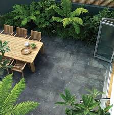 Azulejos Baldosas Y Losas Para El Suelo De Tu Jardin Jardin De Sombra Pavimentacion De Jardin Muebles De Teca