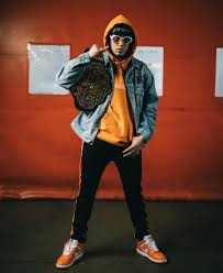 Otra noche en miami es una de las canciones que más llama la atención de x 100pre, siendo de las más características acerca del estilo que bad bunny busca plasmar en su primer álbum. Otra Noche En Miami Remix Letra Bad Bunny Feat Becky G Lyrics Letrasboom Com