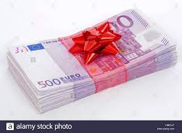 Welchen preis hat die 500 euro scheine bündel eigentlich? Bundel Von 500 Euro Scheine Mit Roter Schleife Symbolisch Fur Geld Geschenk Stockfotografie Alamy