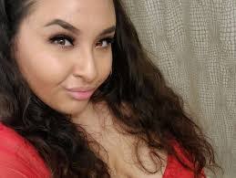 Stephanie Desmarais's Instagram, Twitter & Facebook