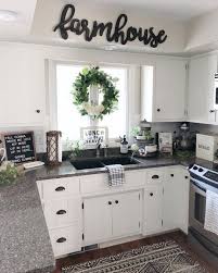 38 Getting The Best Kitchen Rugs Farmhouse White Cabinets 36 Decorinspira Com Kitchen Cabinets Decor Farmhouse Kitchen Decor Home Decor Kitchen