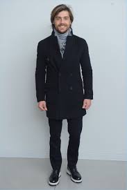 Apesar de, na altura, afirmar que a sua prioridade eram os estudos, um ano depois, quisemos saber o que sente. Nick Jonas Richard Madden More Join Emporio Armani For Milan Fashion Week Fashion Milan Fashion Week Emporio Armani