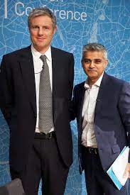Sadiq khan's height5ft 5 (165,1 cm) politician britanic și primar al londrei din 2016. Key Sadiq Khan And Zac Goldsmith Questions Answered British Gq
