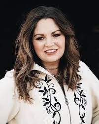 Glenn Macdougall's Instagram, Twitter & Facebook