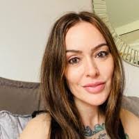 Laura Broomfield's Instagram, Twitter & Facebook