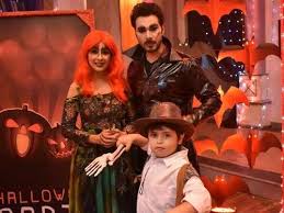 While the goenkas get the fright of their life, kartik soldiers on in his attempts to rescue naira. Yeh Rishta Kya Kehlata Hai Naira Dresses As A Witch And Kartik Sports A Shahenshah Look For The Upcoming Halloween Party See Pics The Times Of India