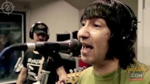 Mosca (de Cuarentena) canta "Ya No Sos Igual" #2Minutos #YNSI