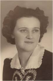 Courtney Drysdale's Instagram, Twitter & Facebook