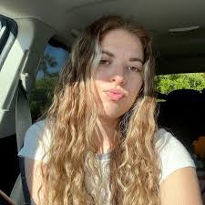 Tanya Healey's Instagram, Twitter & Facebook