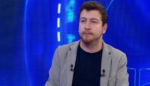 A spor yorumcusu uğur karakullukçu , galatasaraylı yasin öztekin 'in kendisini telefonla arayıp yaptığı eleştiriler yüzünden tehdit ettiğini açıkladı. Turkiye Gazetesi Foto Galeri Ugur Karakullukcu Acikladi Yasin Oztekin Beni Tehdit Etti