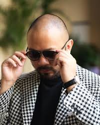 When it comes to a bespoke commission, it's our job to make sure the  garment fits well, and let the wearer enjoy it. Here's another jacket made  with the @carnetfabrics silk-linen-cotton blended,