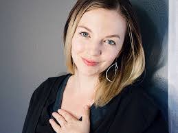 Julie Steiger's Instagram, Twitter & Facebook