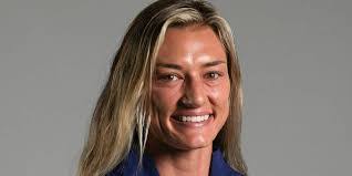 Annie Kunz's Instagram, Twitter & Facebook